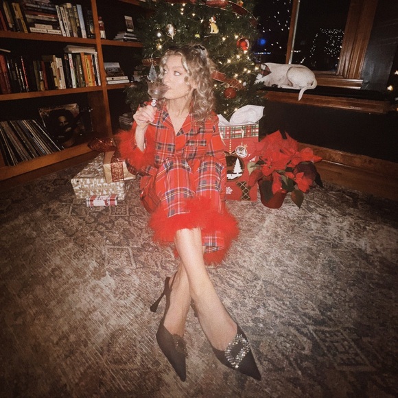 Black pointed toe sling back pumps with rhinestone embellishment size 7 - Picture 5 of 5